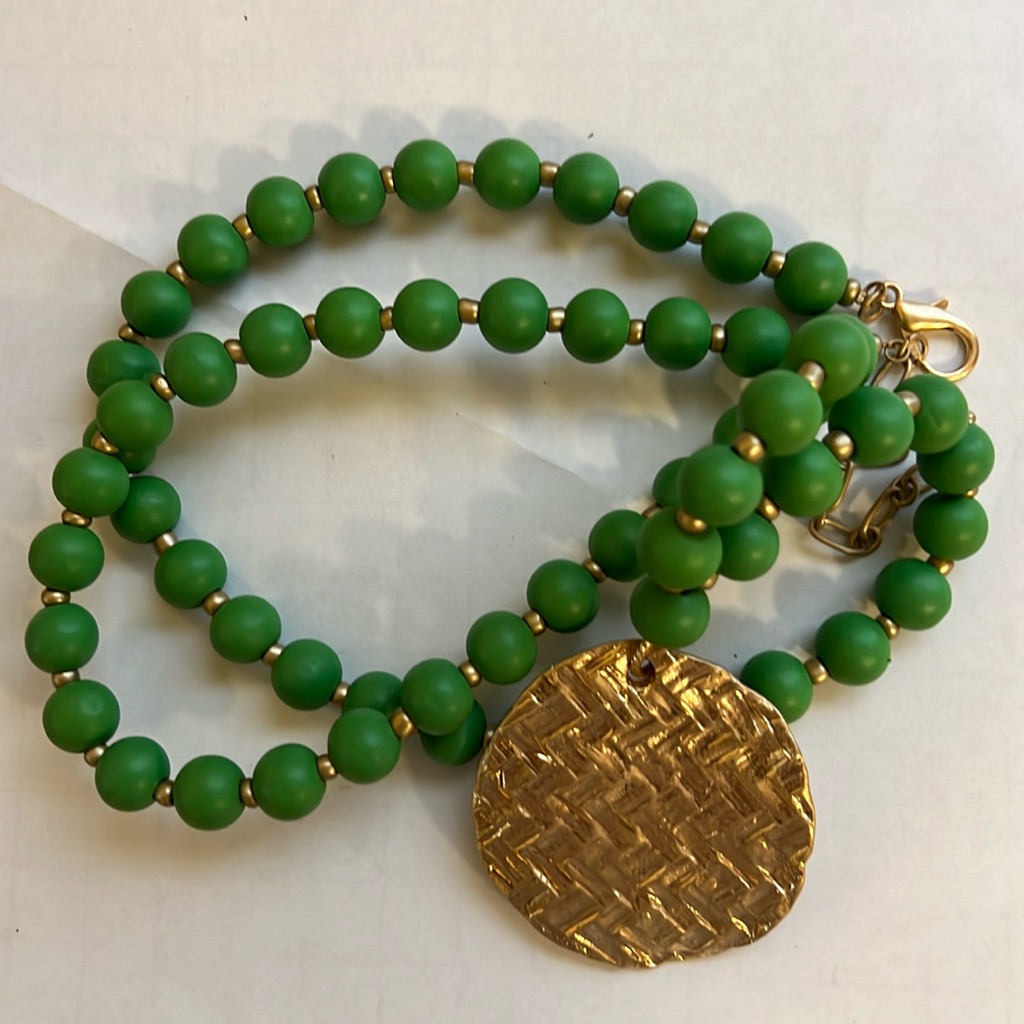 Gold Tone And Green Necklace - Nwot - Jlb10e 10$